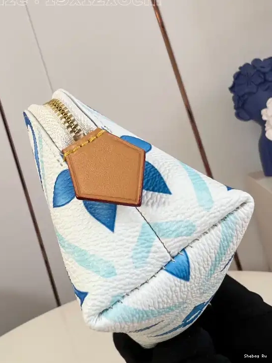 Cosmétique Pochette Louis Vuitton PM 0514